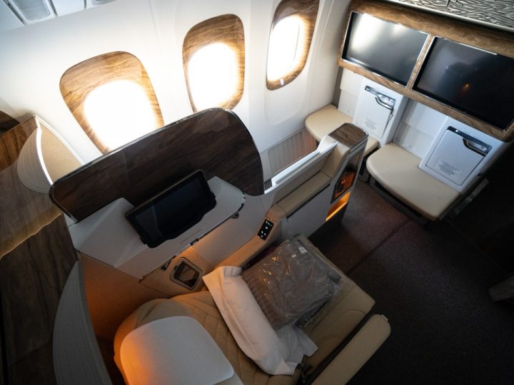 Emirates New 777 First Class Suites Review | Flight Hacks