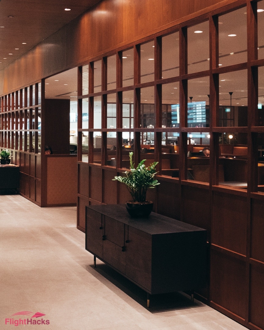 CATHAY PACIFIC BUSINESS CLASS LOUNGE SINGAPORE T4 REVIEW6