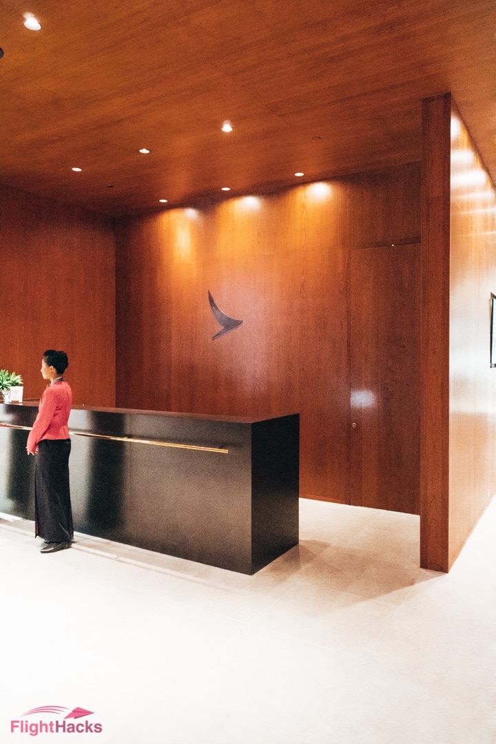 CATHAY PACIFIC BUSINESS CLASS LOUNGE SINGAPORE T4 REVIEW4