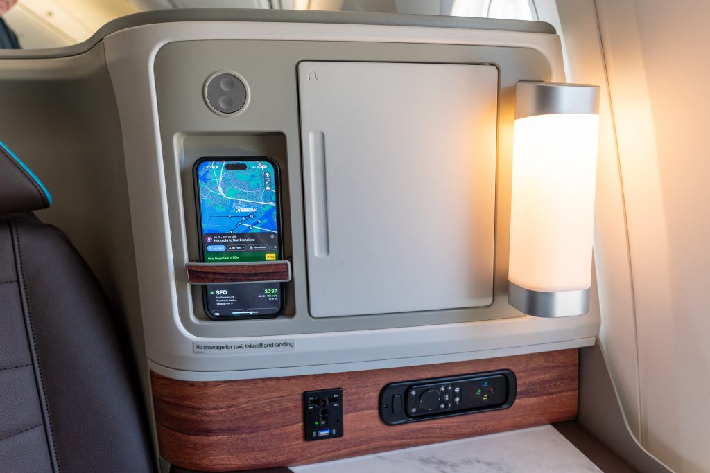 Hawaiian Airlines Boeing 787 Leihoku Suites Domestic First Class