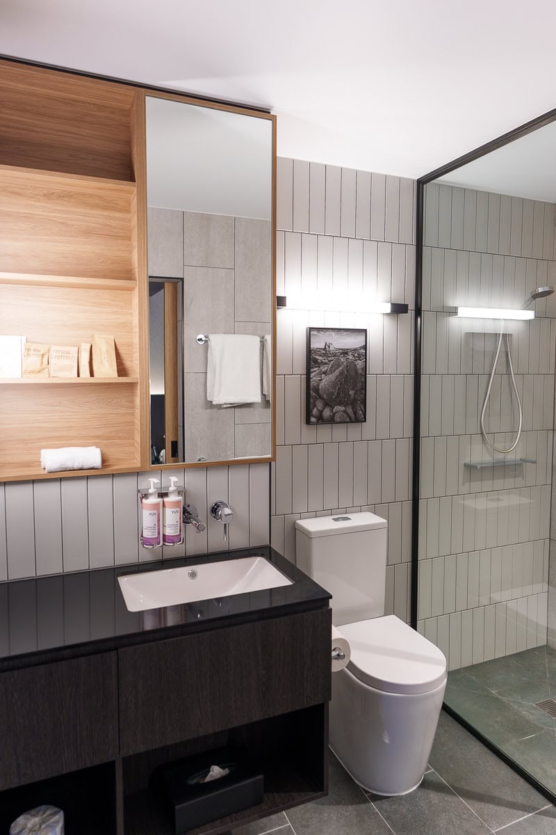 Movenpick Hobart Review - Deluxe Room Bathroom